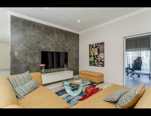 5 BEDROOM HOUSE FOR SALE IN BLUE VALLEY GOLF ESTATE